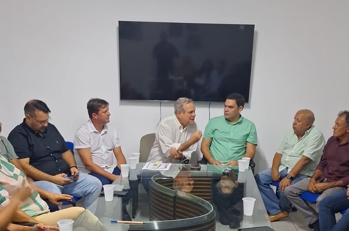 Valmir Filho leva pré-candidatos a vereador para encontro com o presidente estadual do PDT, vice-governador Ronaldo Lessa