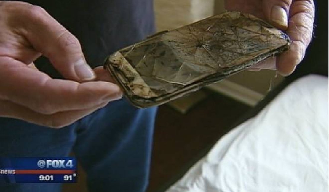 Galaxy S4 queima embaixo de travesseiro de garota de 13 anos