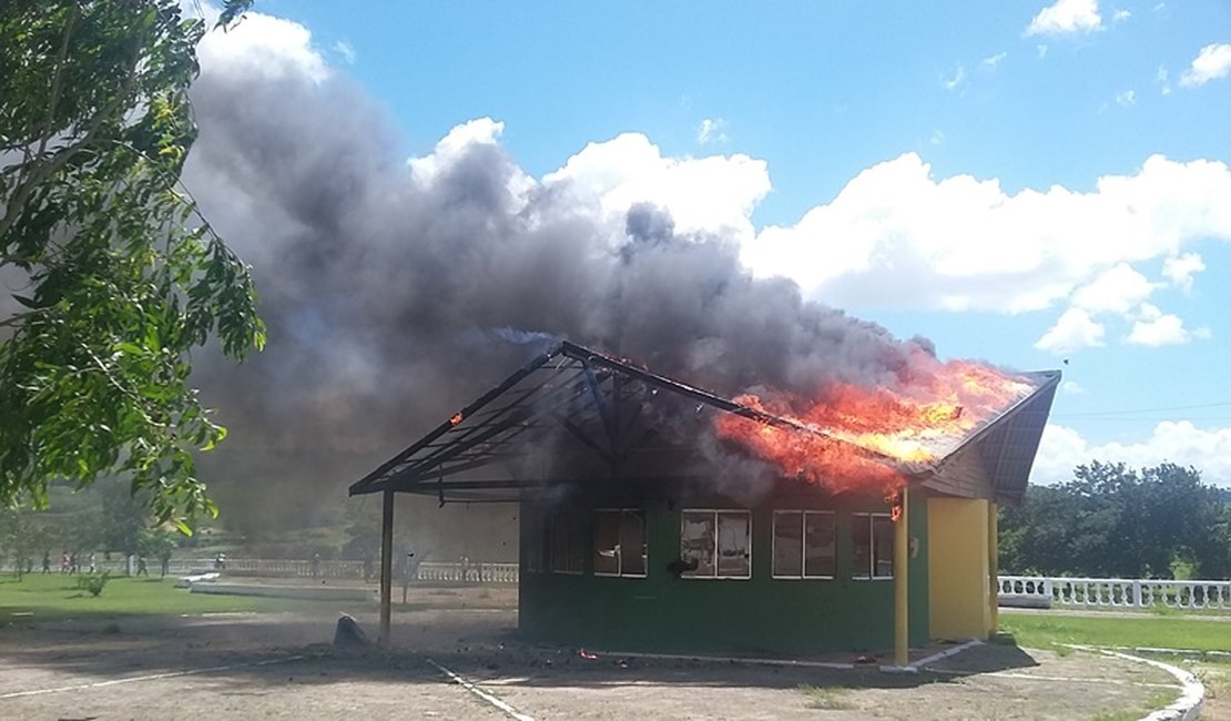 Incêndio destrói base da Guarda Municipal de São Miguel dos Campos
