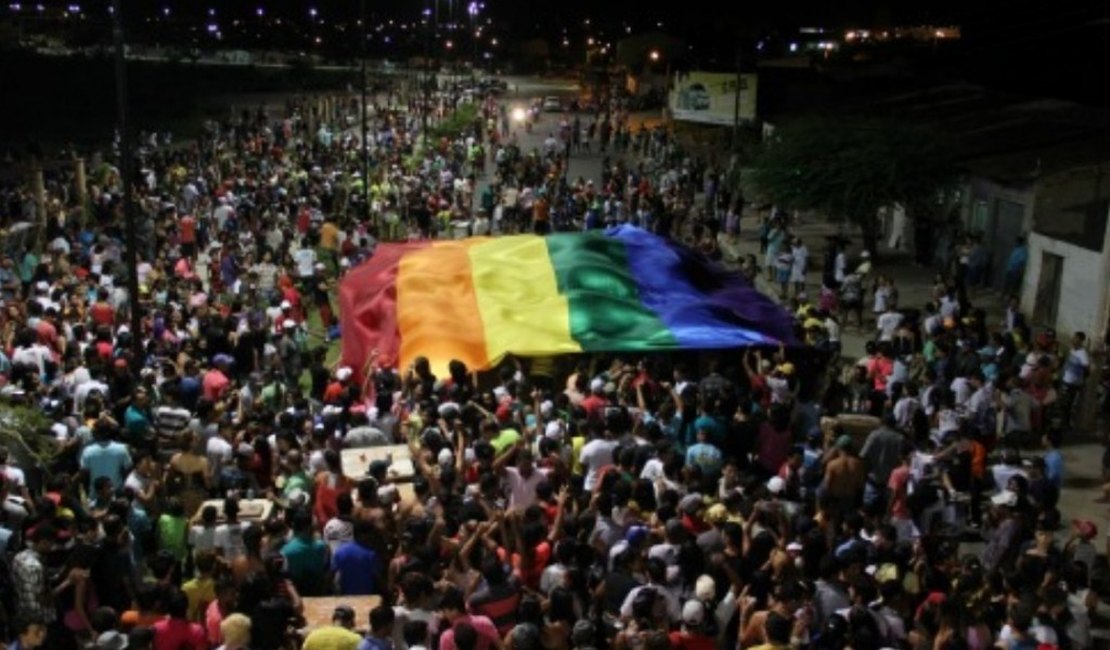 Prefeitura cadastra ambulantes para a Parada Gay e o desfile de 30 de Outubro no Bosque das Arapiracas