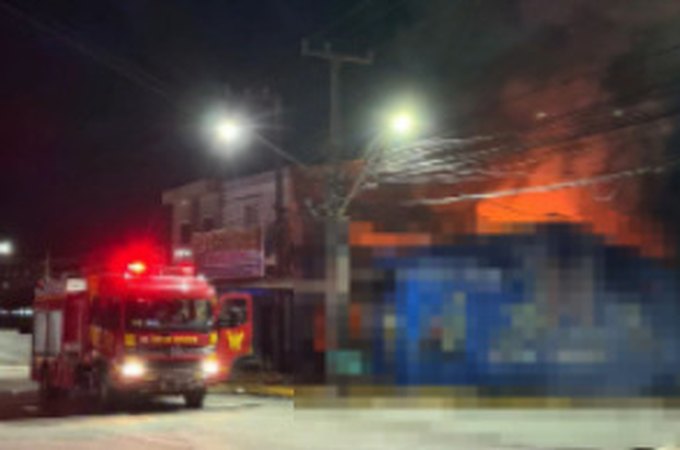 Oficina de motos é destruída por incêndio em São Miguel dos Campos; 10 veículos de clientes ficaram carbonizados