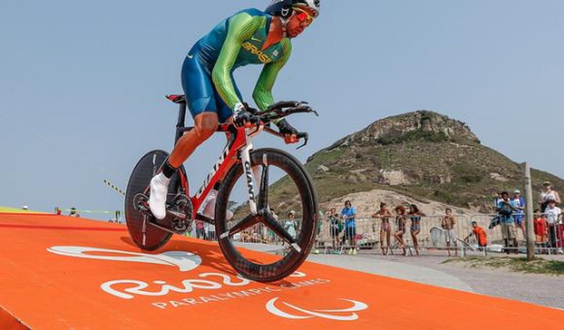 Brasileiro Lauro Chaman conquista o bronze no ciclismo de estrada