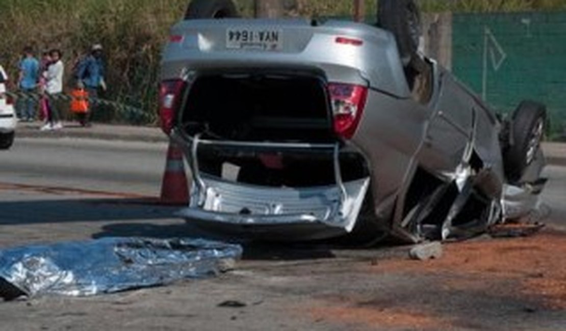 Dois bandidos morrem em acidente após assaltarem ônibus que seguia de Recife a Paulo Afonso