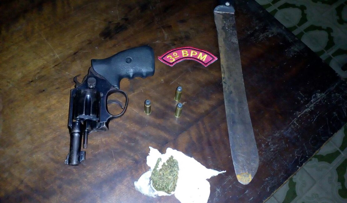 Torcedores do CSA são levados para a Delegacia após disparos em via pública, em Arapiraca