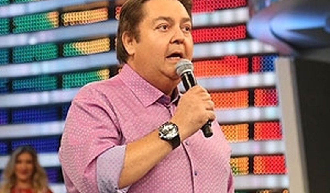 No ‘Domingão’ Fausto Silva manda abraço para Ariano Suassuna
