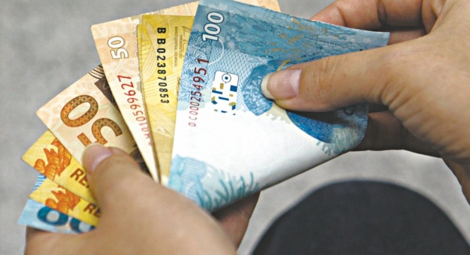 Medida Provisória entra em vigor e permite corte de salários de trabalhadores