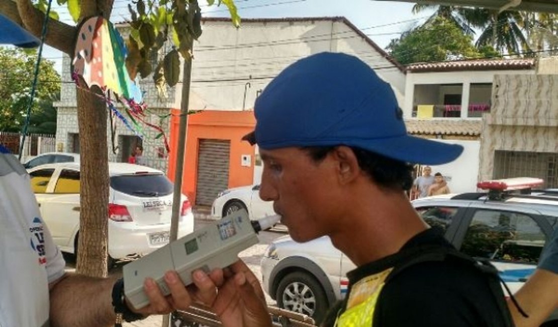 Detran/AL aborda 324 veículos durante fim de semana de carnaval