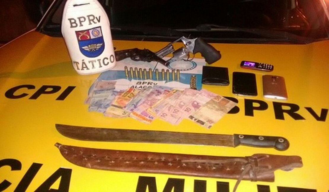 BPRv prende quatro suspeitos e apreende armas de fogo na AL-220, em Arapiraca