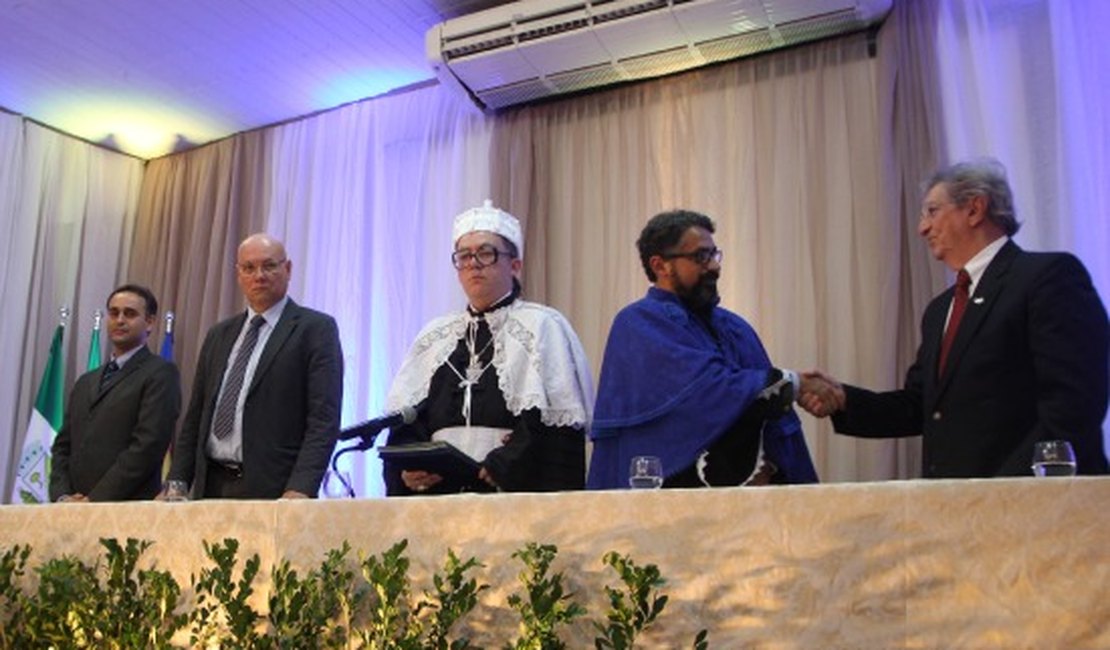 Yale prestigia entrega de títulos Honoris Causa na Uneal