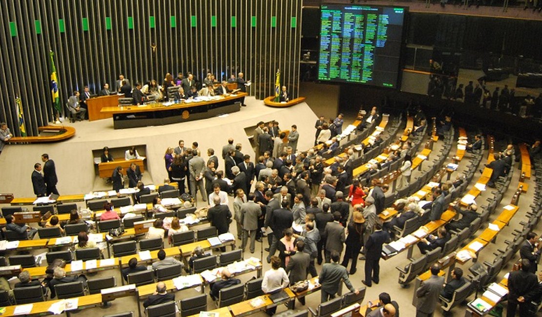 Câmara instala nesta segunda comissão do impeachment de Dilma