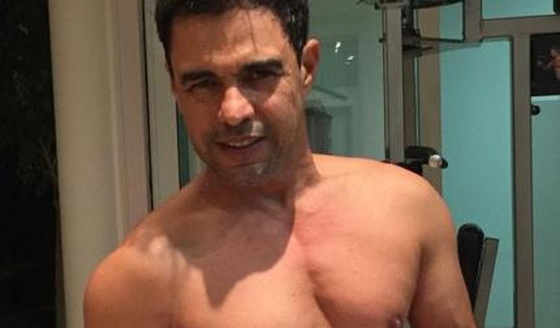 Zezé Di Camargo revela em programa de auditório: 'Brochei com 16 anos'
