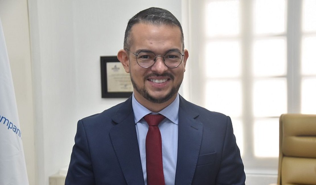 Engenheiro Luiz Neto é empossado como novo presidente da Casal