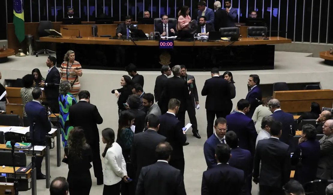 Plenário da Câmara derruba decreto de Lula sobre IOF