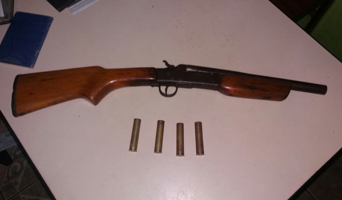Foragido da Justiça é preso com espingarda calibre 12 em Coité do Nóia