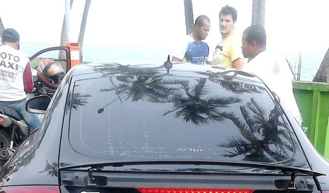 Com IPVA atrasado, carro de Aloísio Chulapa é guinchado em Maceió