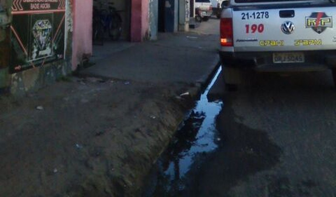 Homem se passa por cliente e furta tablet de loja, em Arapiraca