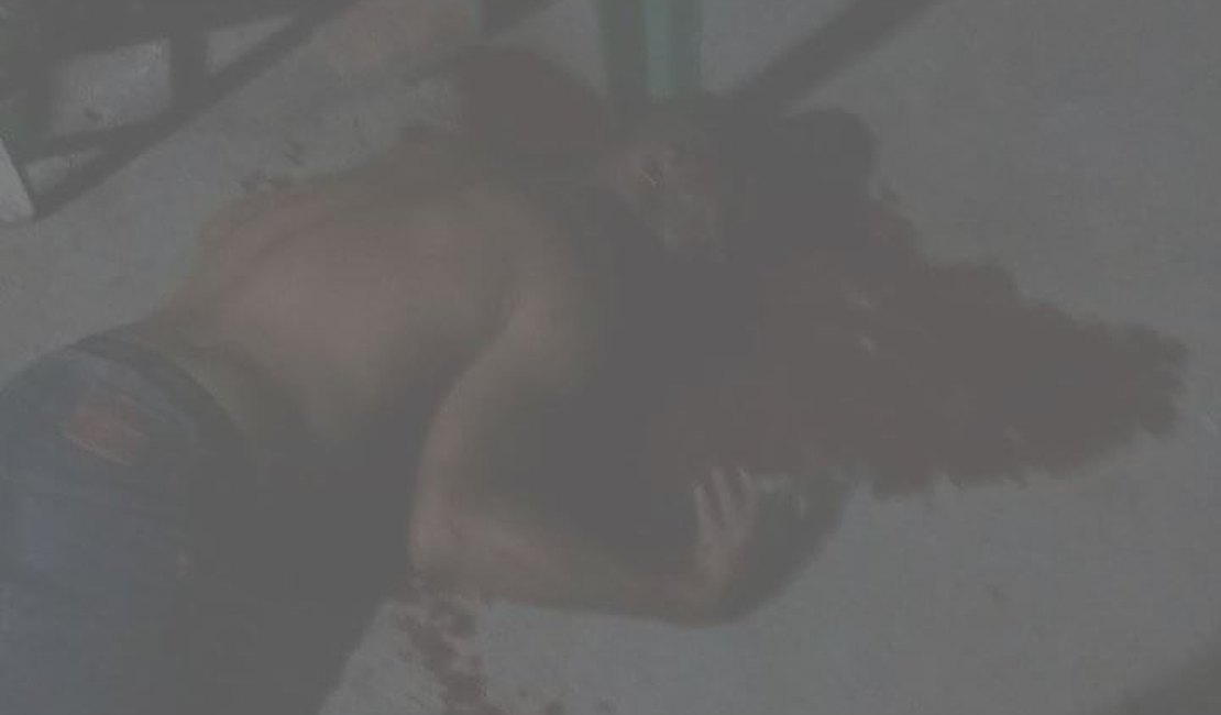 Homem é assassinado com tiros na cabeça, em Penedo