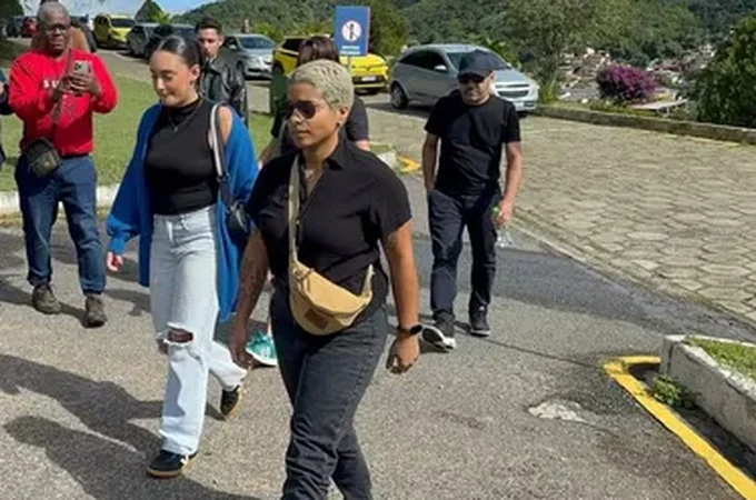 Corpo de Juliana Marins é enterrado em Niterói