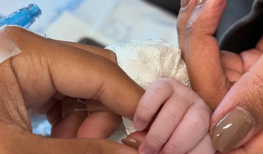 Nasce Zuri, filha de Ludmilla e Brunna Gonçalves