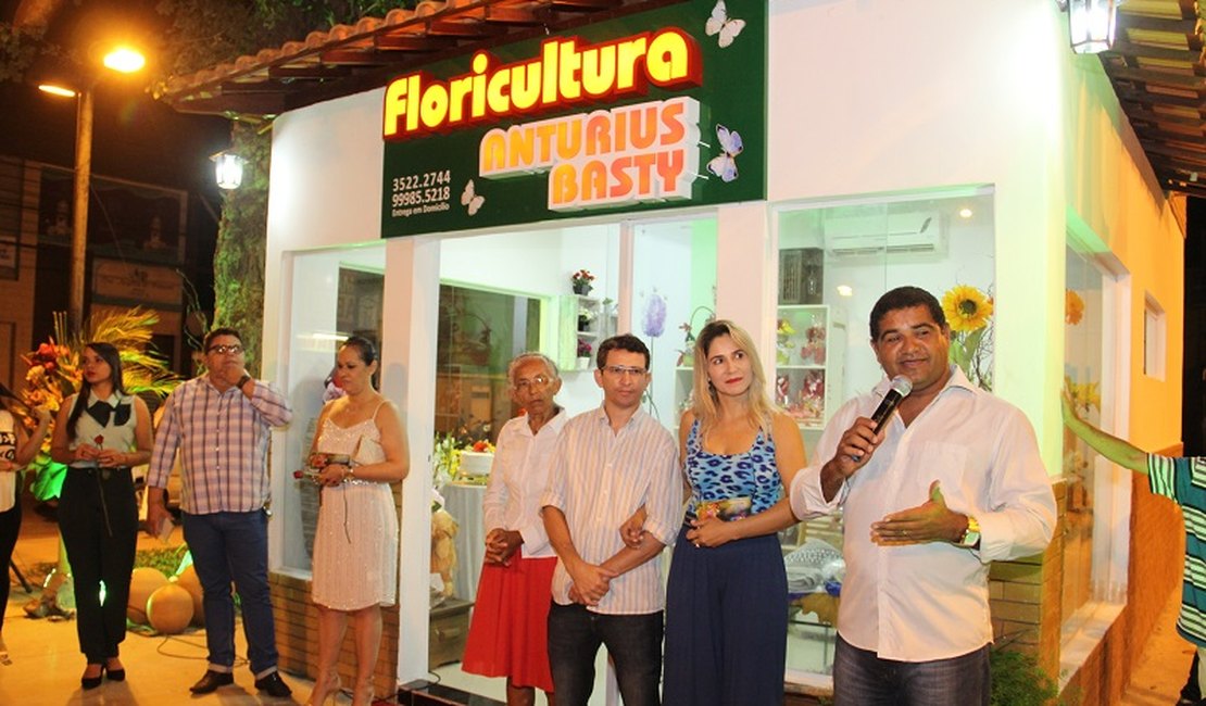 Floricultura é reinaugurada na Praça Luiz Pereira Lima