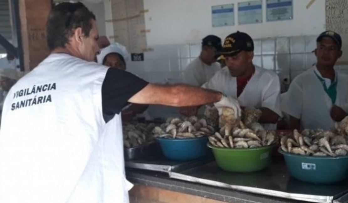 Vigilância Sanitária fiscaliza comércio de pescados e flagra irregularidades