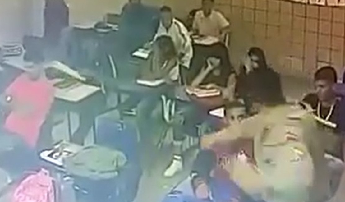 Policial militar que se envolveu em briga com alunos é afastado das ruas
