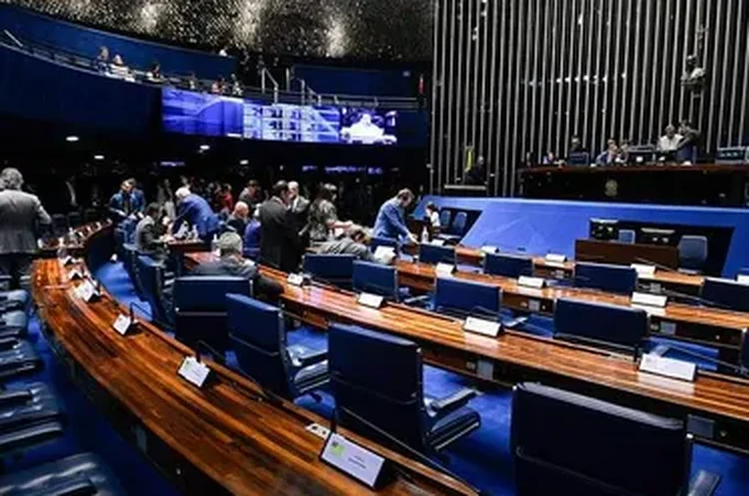 CCJ do Senado aprova fim da reeleição para presidente, prefeitos e governadores