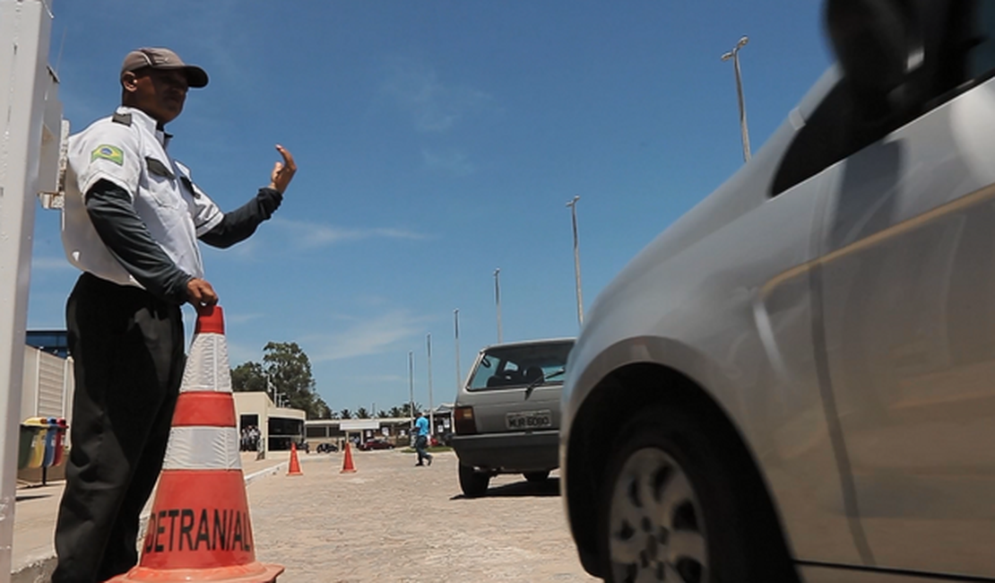Detran tem atendimento suspenso por conta de paralisação de servidores