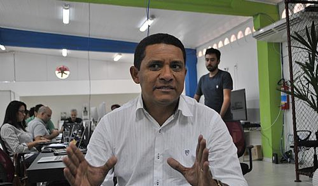 Vereador de Palmeira acusa deputado JHC de usar rádio para perseguição