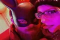 Policial é exonerado por organizar festas de sexo a três com a esposa por R$ 900
