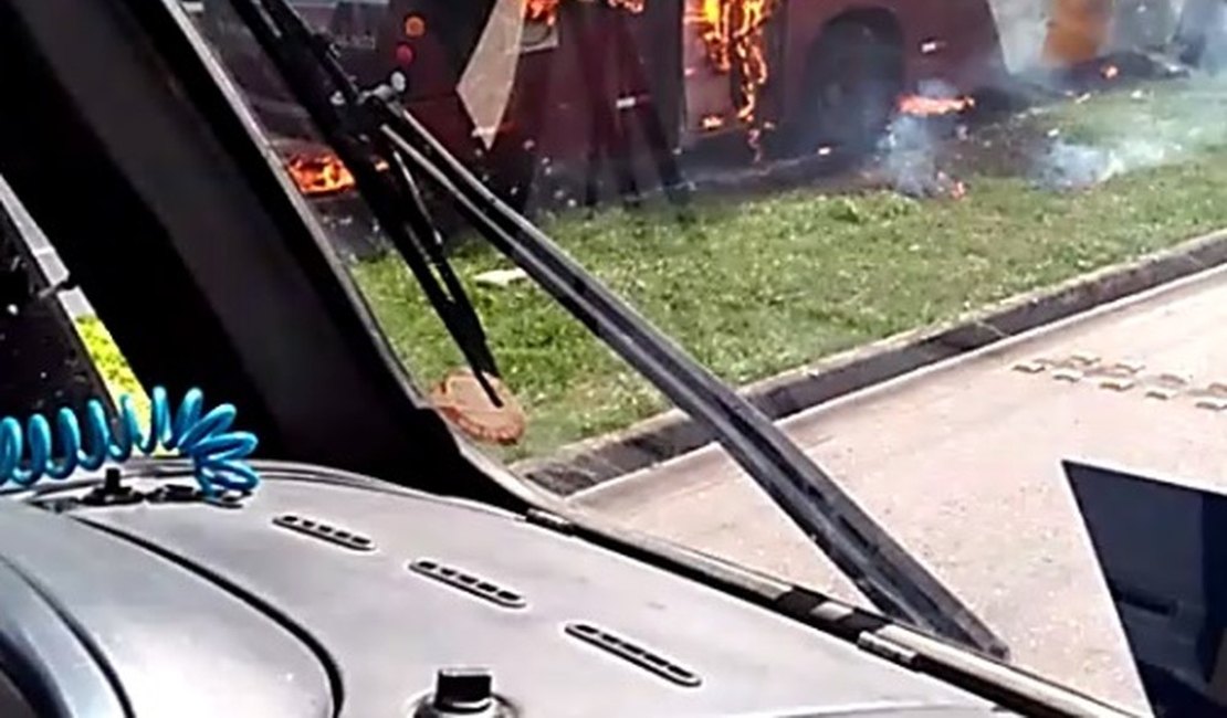 Facção criminosa incendeia 16 ônibus no Ceará