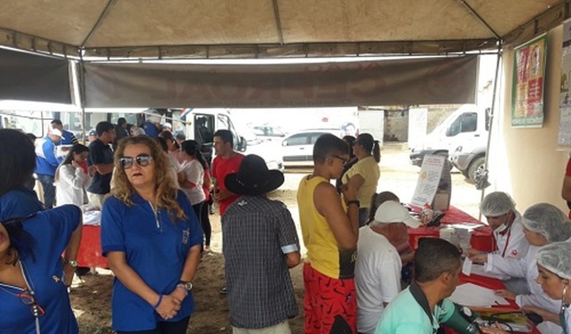 Prefeitura de Arapiraca promove ações educativas de trânsito e saúde na Vila Bananeiras