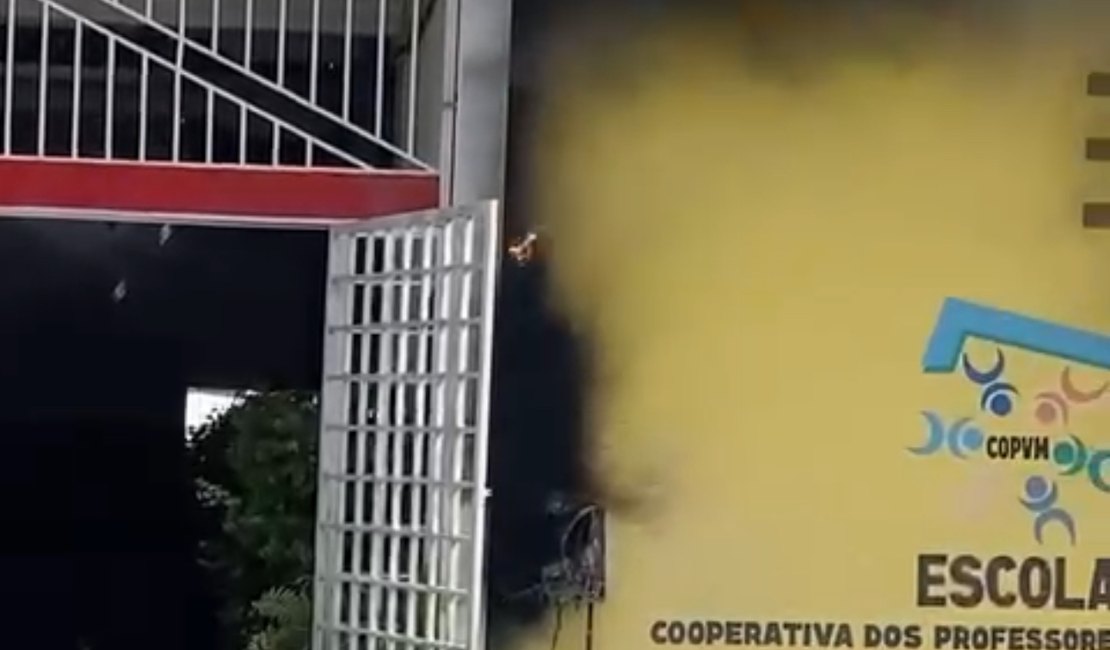 Curto-circuito provoca incêndio em escola de Delmiro Gouveia