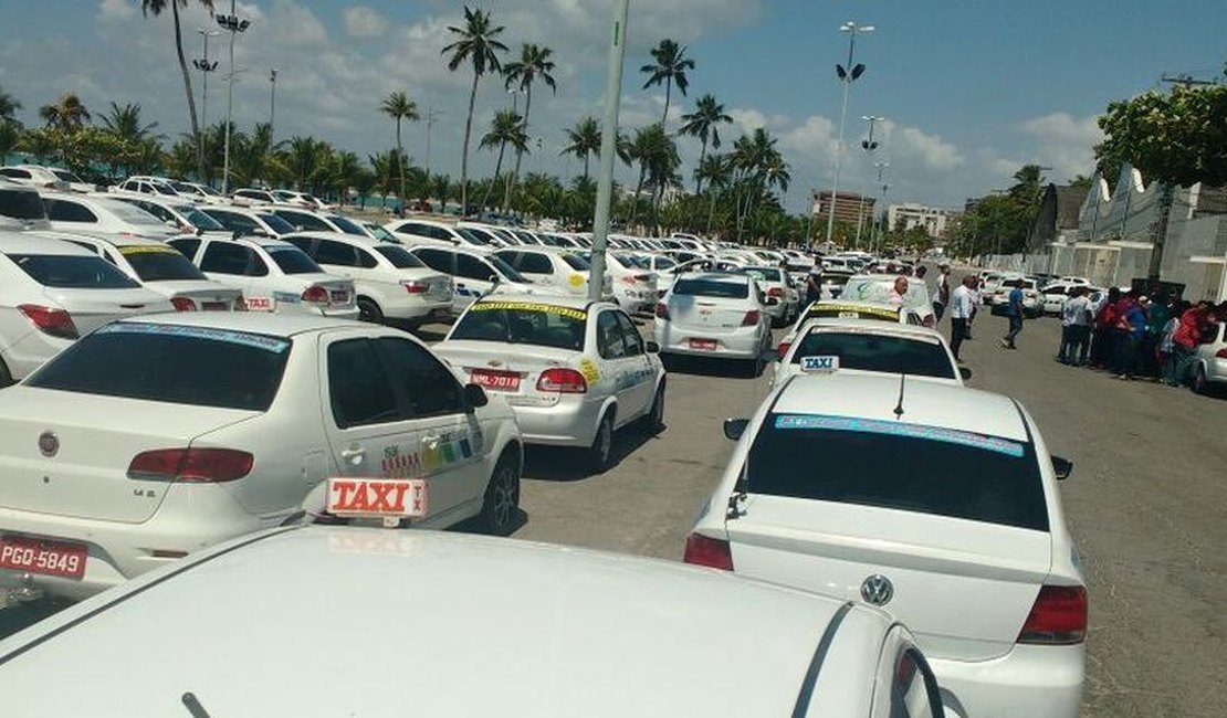 Em represália ao Uber, taxistas prometem 'parar Maceió'
