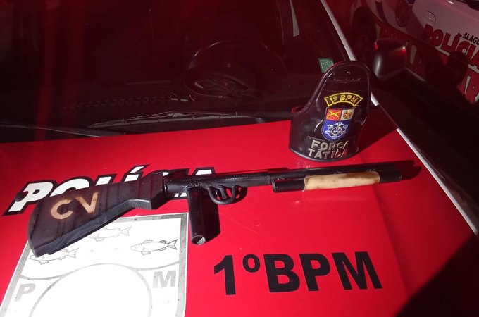 Denúncia anônima leva polícia a apreender espingarda artesanal na Vila Brejal