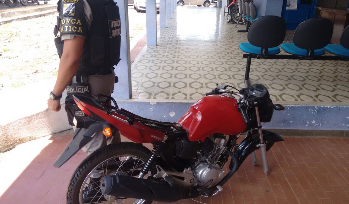 Força Tática recupera, em Arapiraca, moto roubada em Teotônio Vilela