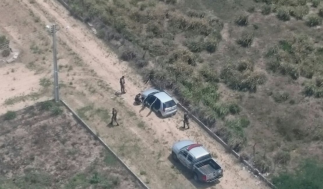 Helicóptero da polícia localiza carro roubado em Arapiraca