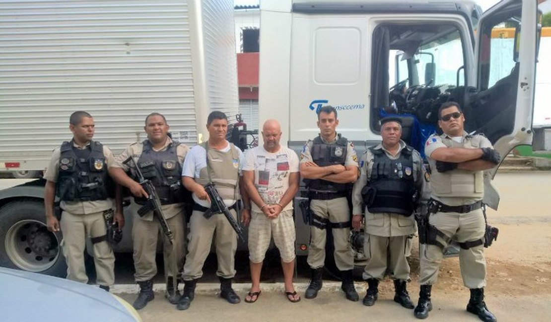 Polícia recupera carreta roubada com 2 mil pneus no interior de Alagoas