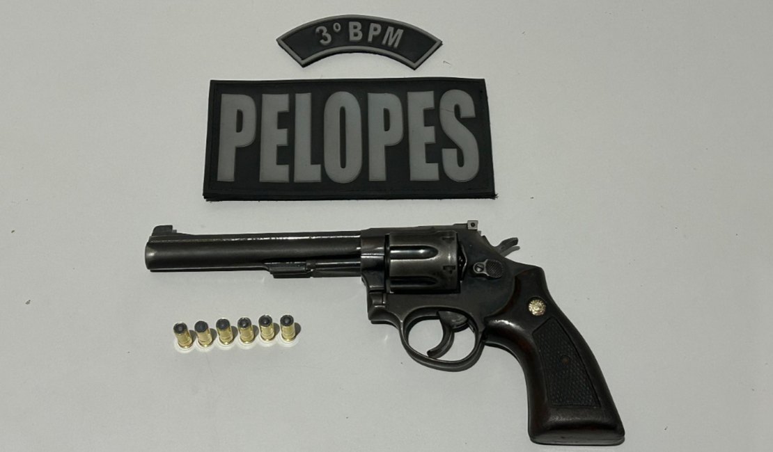 Após denúncia, policiais militares apreendem revólver com dono de bar no Pé Leve, em Limoeiro de Anadia