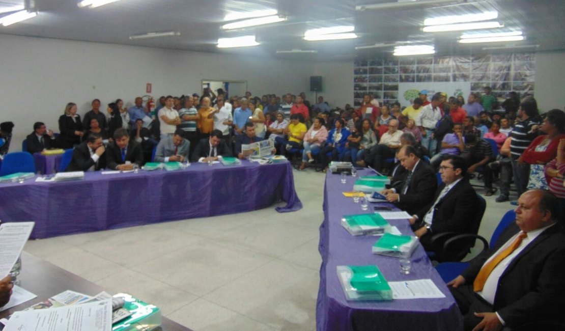 Vereadores de Arapiraca cobram explicações a Rogério Teófilo sobre denúncias