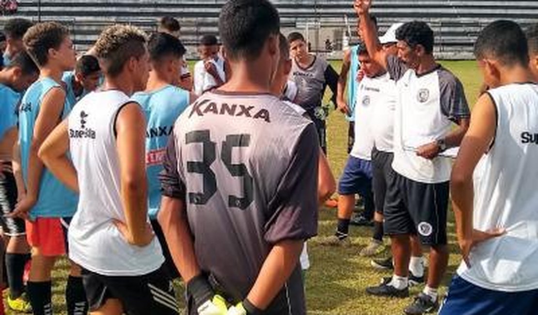 Equipe do futebol feminino encerra seletiva para os times de base do ASA