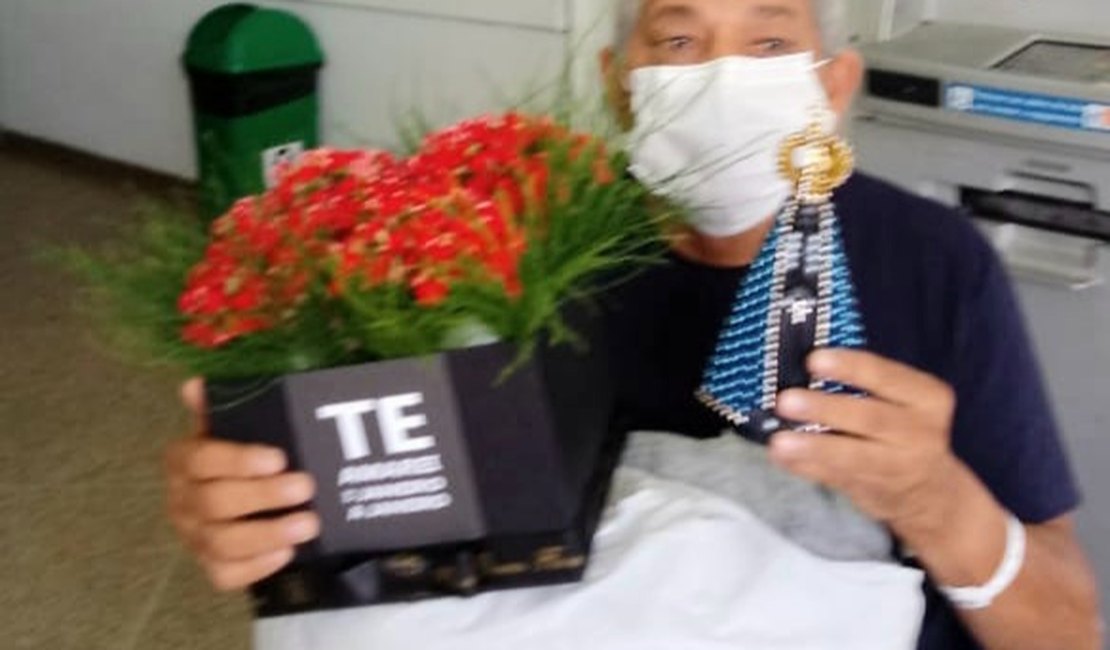 Treze pacientes se recuperam de covid-19 e recebem alta do Hospital de Emergência do Agreste