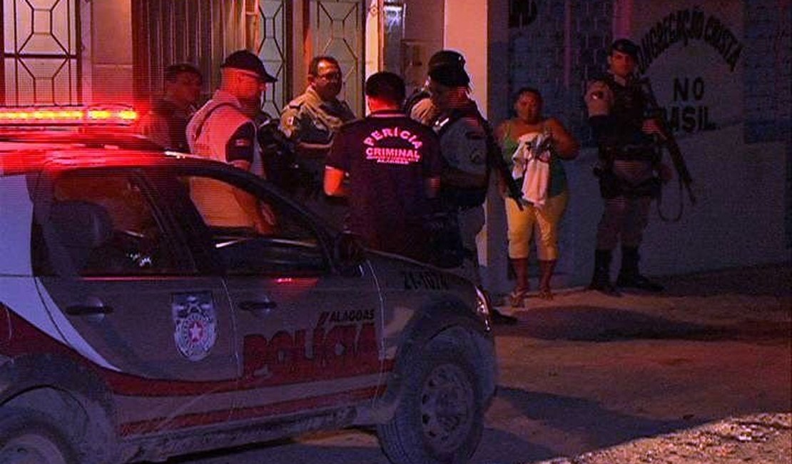 Idoso é morto por bala perdida durante tiroteio em Maceió