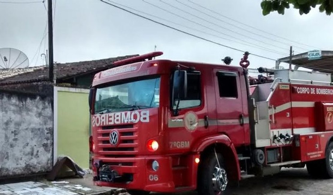 Carro roubado é achado carbonizado na zona rural de Arapiraca, Alagoas