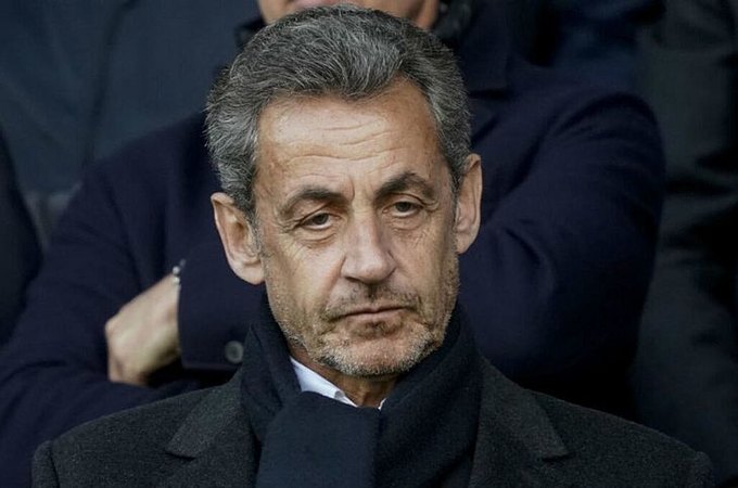 Ex-presidente francês Sarkozy começa a cumprir pena de cinco anos