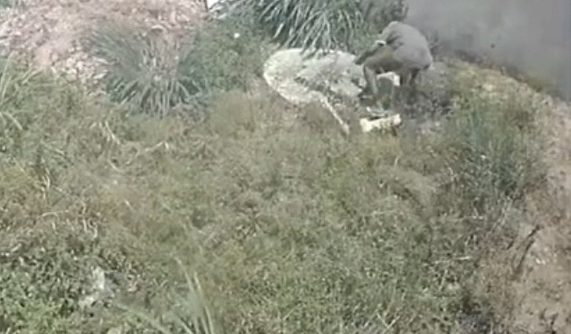 Homem é flagrado furtando bomba de cacimba em terreno baldio em Arapiraca