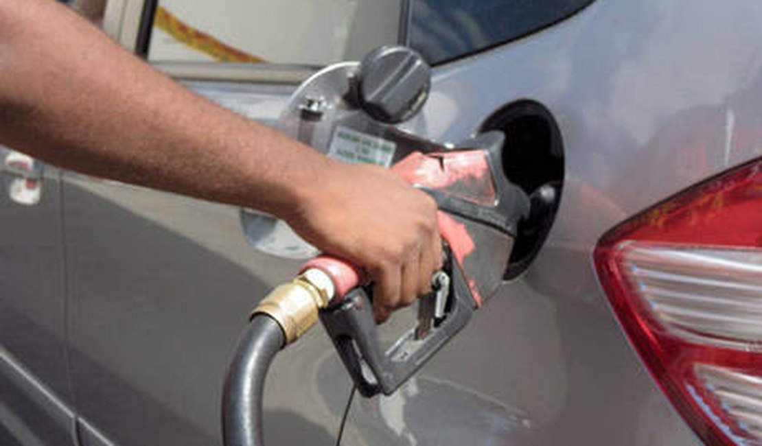 Preço médio da gasolina sobe de R$ 3,764 para R$ 3,788, a partir do dia 1º de maio