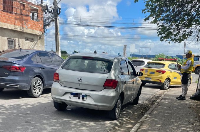Ação integrada prende foragido da Justiça após abordagem veicular no Benedito Bentes