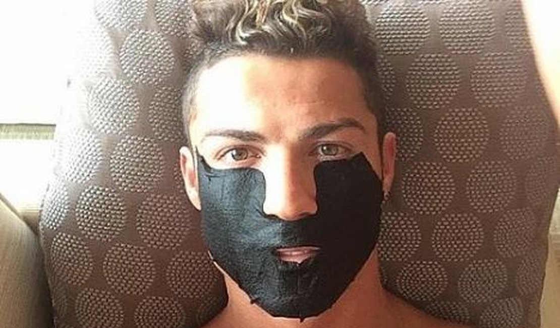 Cristiano Ronaldo faz tratamento de beleza e posta no Instagram