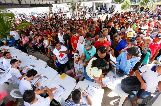 Mutirão atende pessoas em situação de rua com diversos serviços nesta terça (6), em Maceió